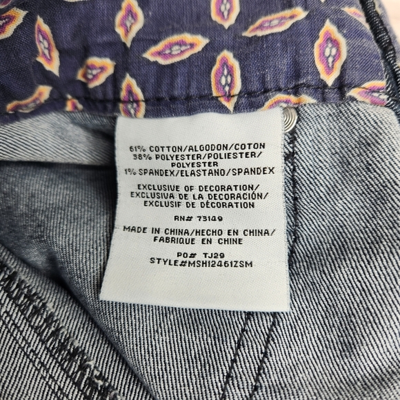 One 5 One Denim Woman's Shorts Size 4 Decorative Adorable Buttons - Picture 7 of 8